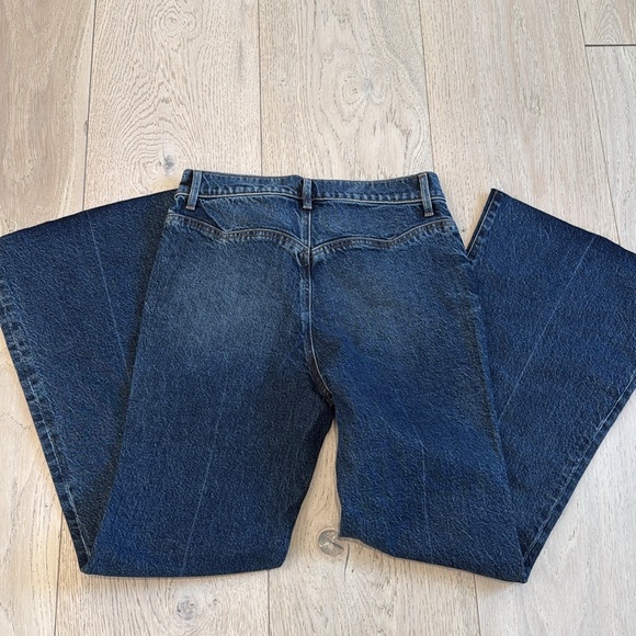 Express Mid Rise Dark Wash Raw Hem Yoke Seam 70’s Flare Jeans Size 4 Short NWT - Picture 5 of 12